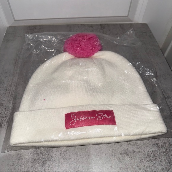 Jeffree Star Accessories - Jeffree Star Beanie 🤍